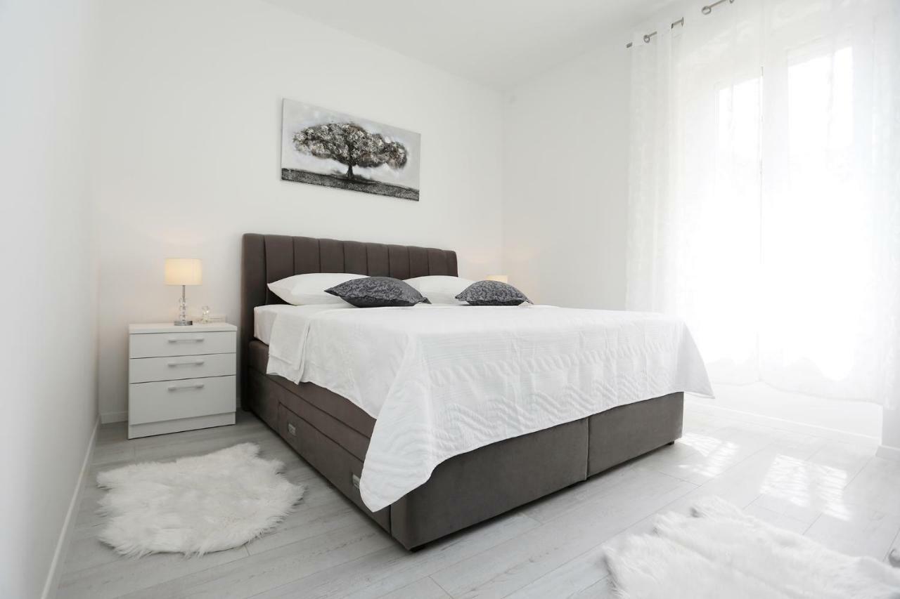 Apartman Marinela สปลิท ภายนอก รูปภาพ